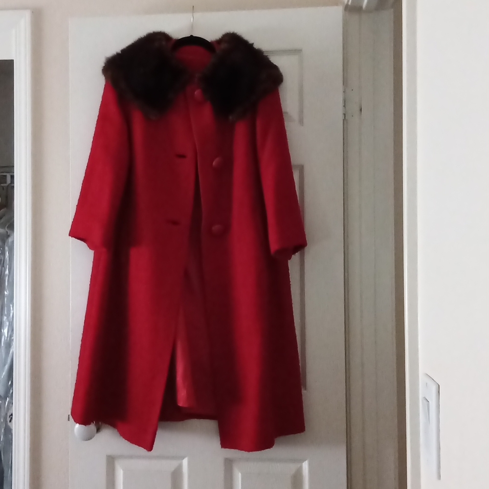 😍Red Vintage Coat with 1/4sleeve & sable or mink collar. I forget which.